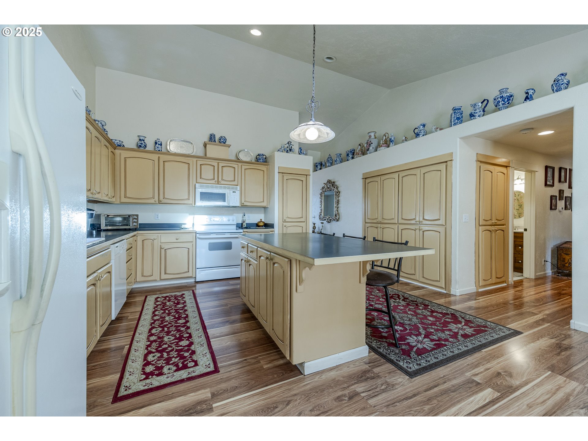 6587 Aaron Lane Springfield, OR 97478 - Photo 13 of 34