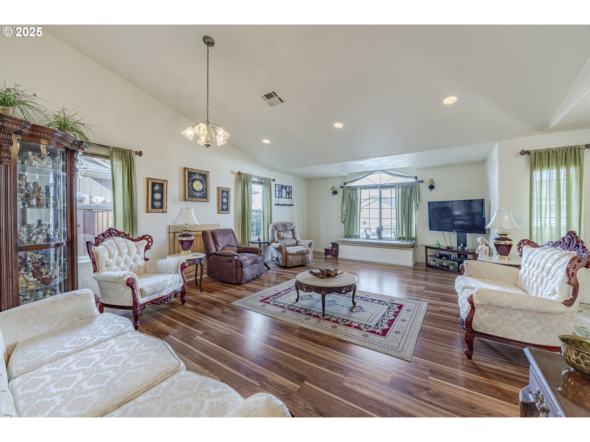 6587 Aaron Lane Springfield, OR 97478 - Photo 6 of 34