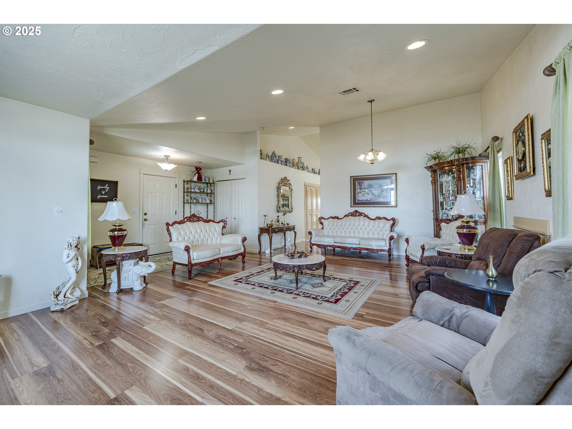 6587 Aaron Lane Springfield, OR 97478 - Photo 8 of 34