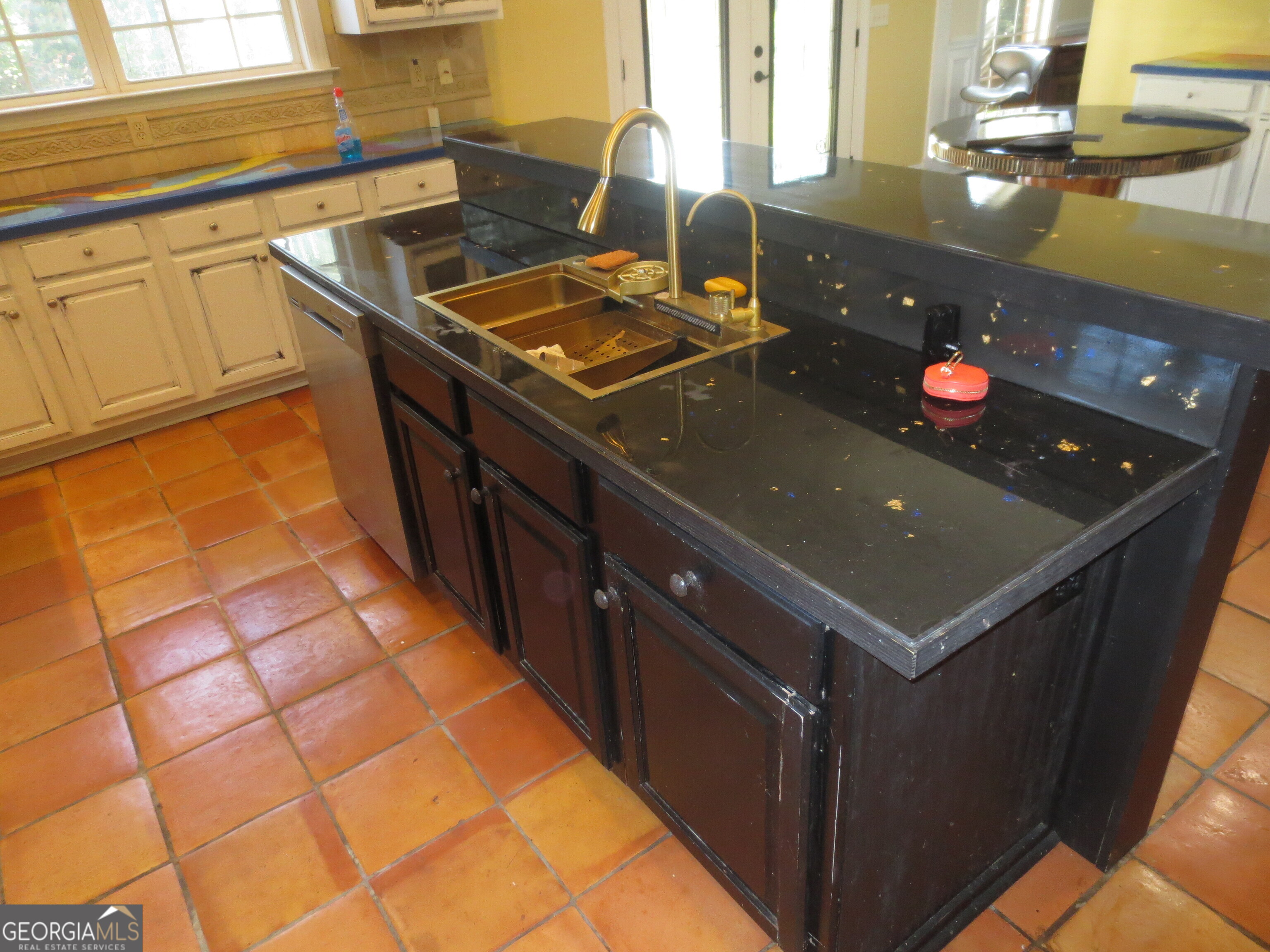184 Giles Road Warner Robins, GA 31093 - Photo 16 of 31 a view of a kitchen counter top space