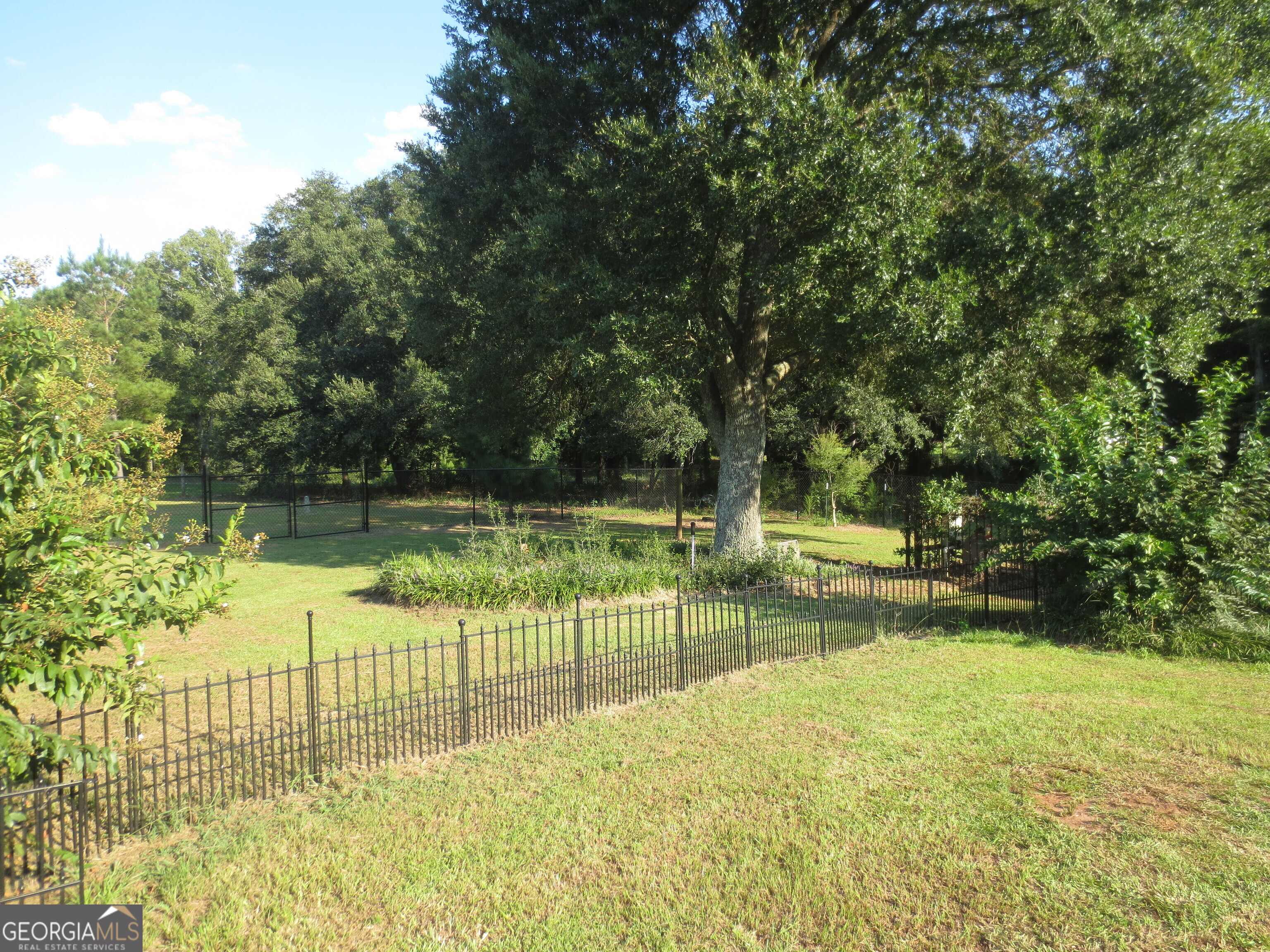 184 Giles Road Warner Robins, GA 31093 - Photo 28 of 31 a view of a park with large trees