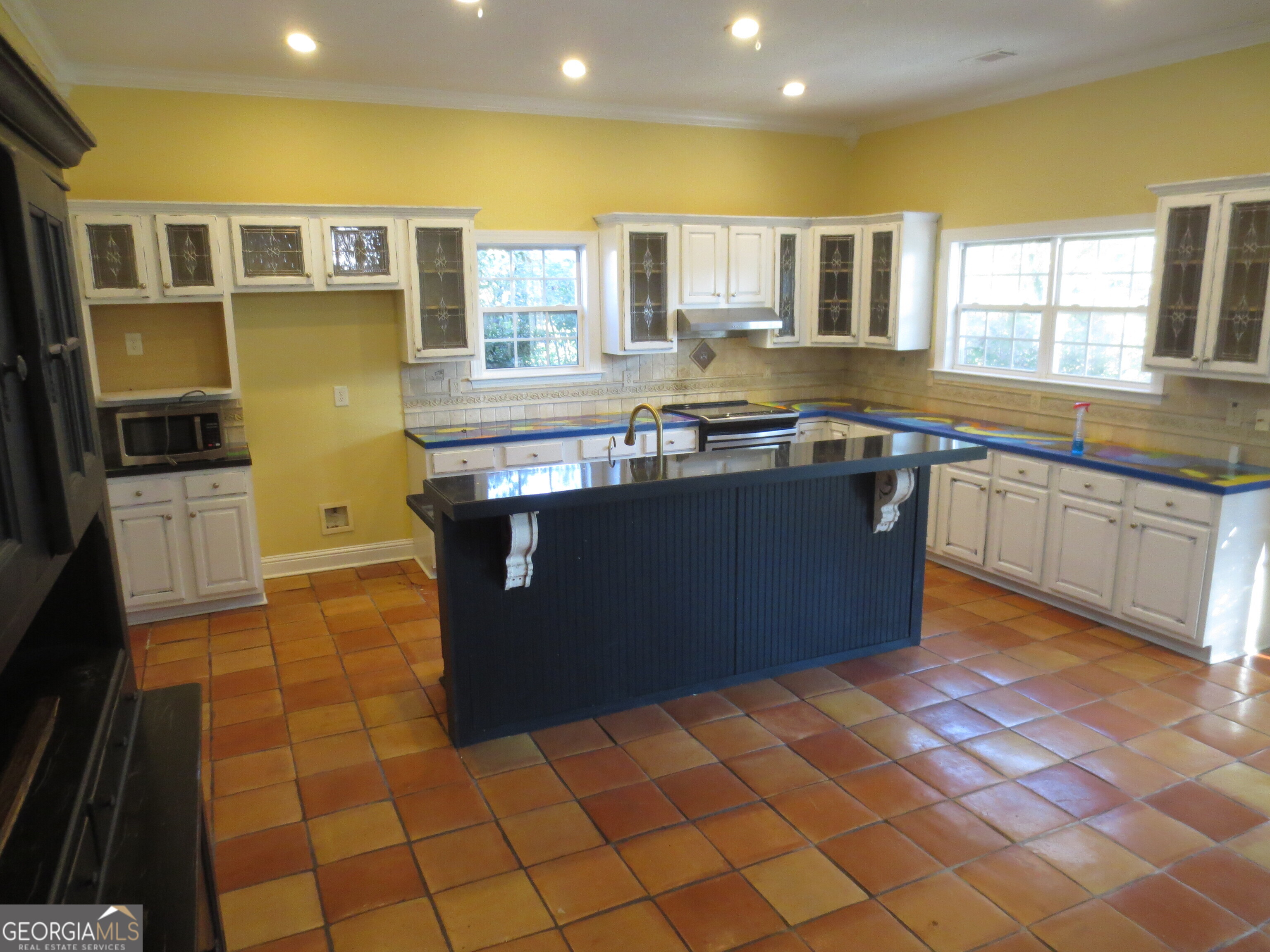 184 Giles Road Warner Robins, GA 31093 - Photo 3 of 31 a kitchen with stainless steel appliances granite countertop a stove and a sink