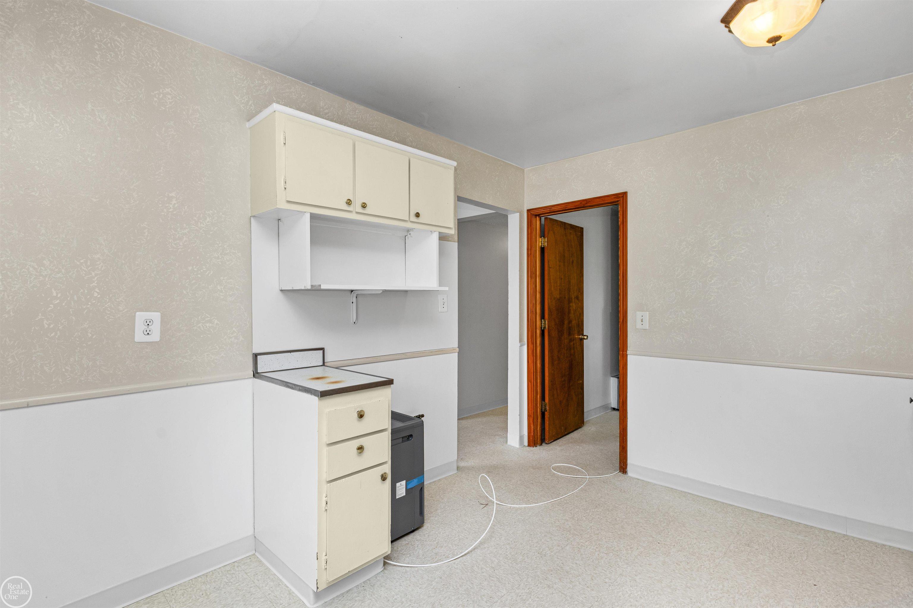 6793 Prospect Avenue Warren, MI 48091 - Photo 10 of 39