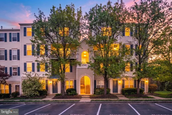 $425,000 | 21840 Elkins Terrace, Unit 301, Sterling, VA 20166