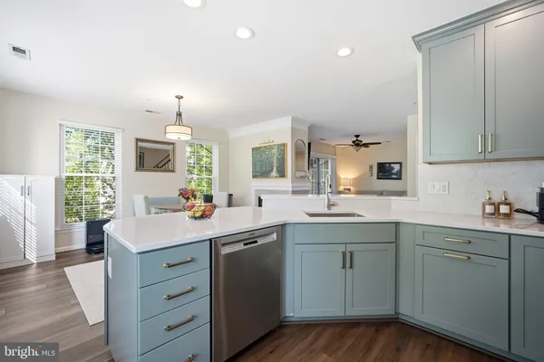 $425,000 | 21840 Elkins Terrace, Unit 301, Sterling, VA 20166
