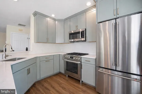 $425,000 | 21840 Elkins Terrace, Unit 301, Sterling, VA 20166