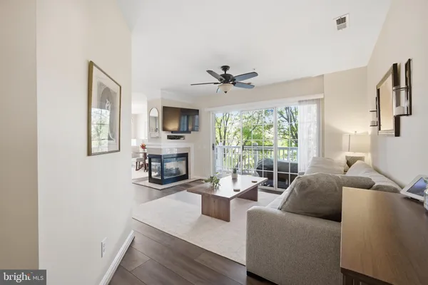 $425,000 | 21840 Elkins Terrace, Unit 301, Sterling, VA 20166