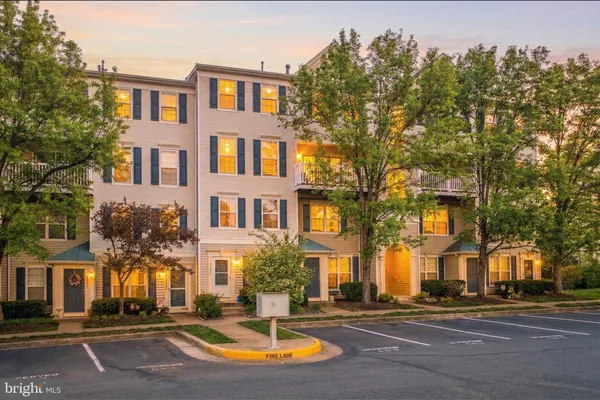 $425,000 | 21840 Elkins Terrace, Unit 301, Sterling, VA 20166