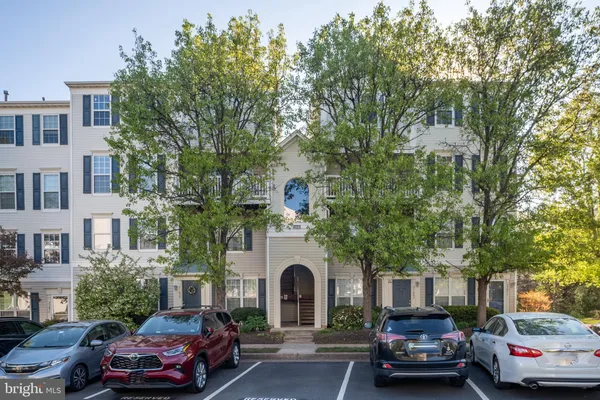 $425,000 | 21840 Elkins Terrace, Unit 301, Sterling, VA 20166