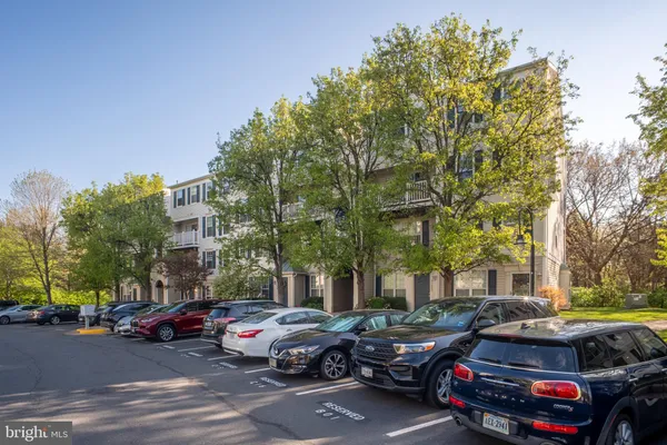 $425,000 | 21840 Elkins Terrace, Unit 301, Sterling, VA 20166