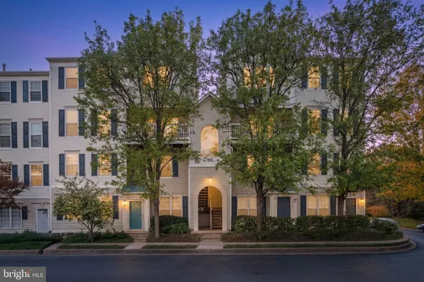 $425,000 | 21840 Elkins Terrace, Unit 301, Sterling, VA 20166