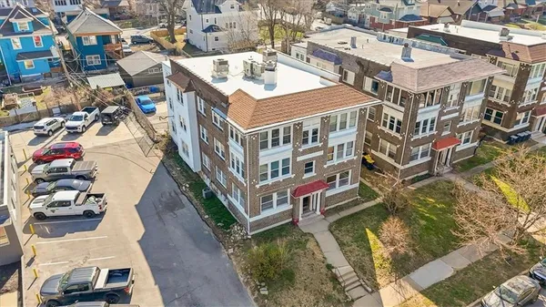 $185,000 | 3311 Gillham Road, Unit 2N, Kansas City, MO 64109