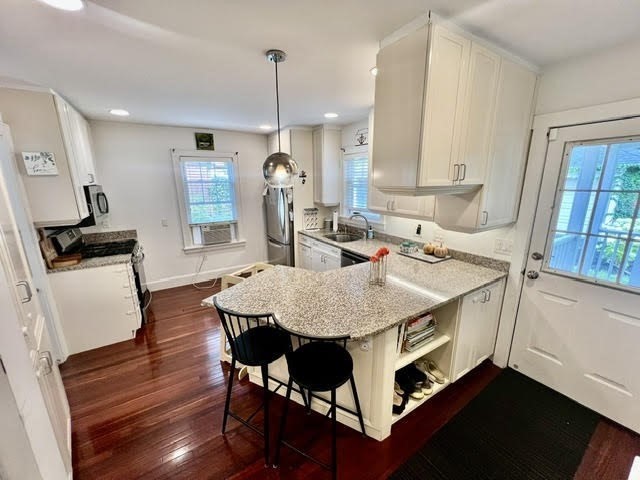 22 Longfellow Road Worcester, MA 01602 - Photo 3 of 32
