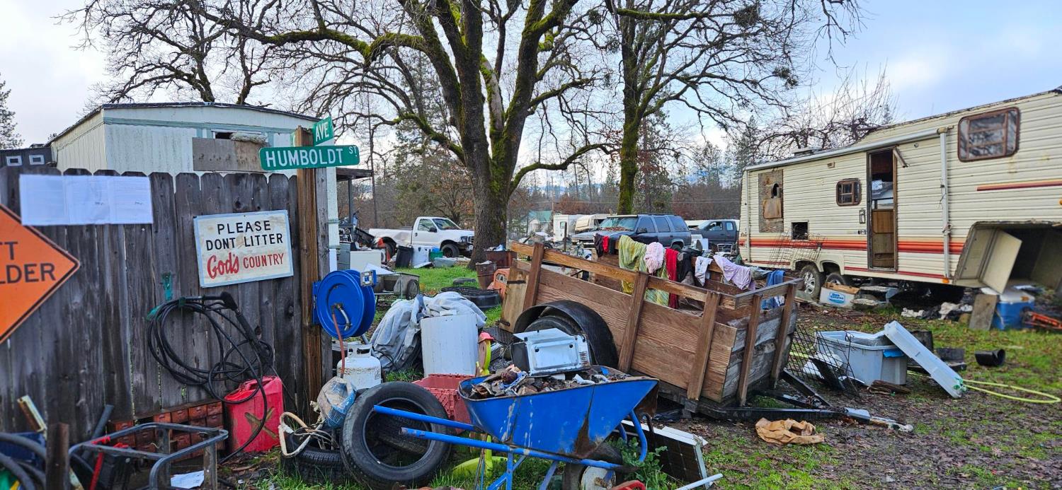 1240 Morgan Hill Road Hayfork, CA 96041 - Photo 8 of 25 a view of a chairs and tables in the patio