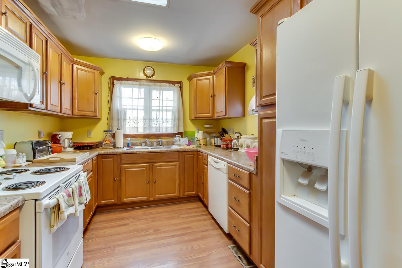 1217 Pelham Road Greenville, SC 29615 - Photo 5 of 16 Gallery Image 5