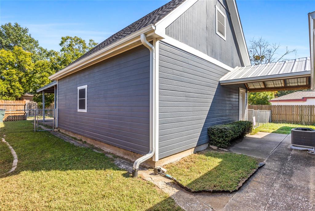1825 North Highland Avenue Sherman, TX 75092 - Photo 32 of 38 a view of a backyard with a tub