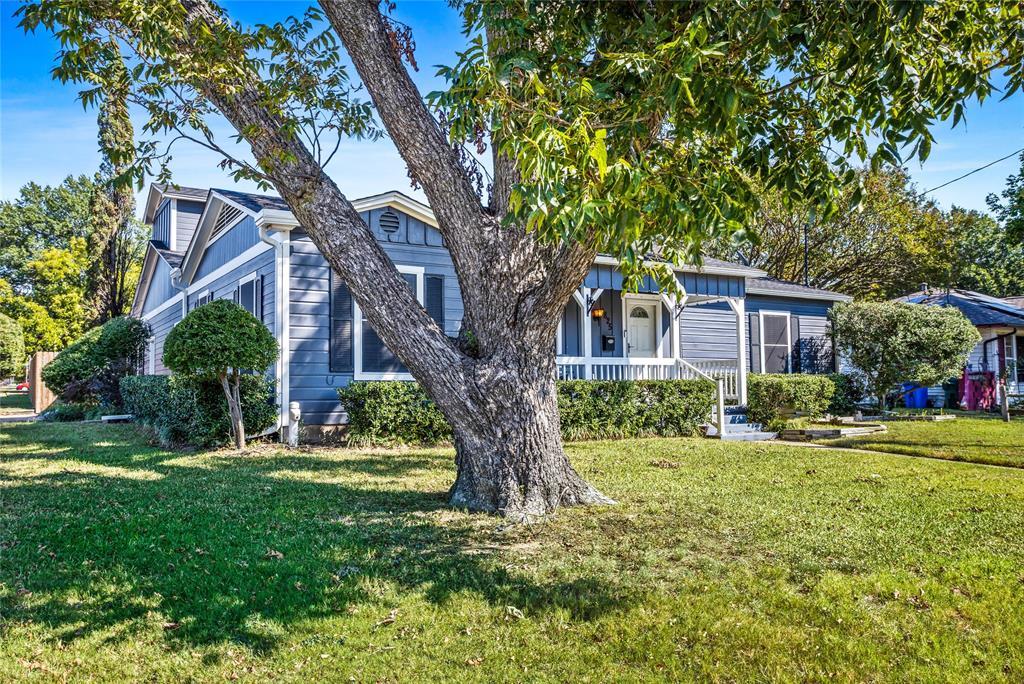 1825 North Highland Avenue Sherman, TX 75092 - Photo 6 of 38 a front view of a house with a yard