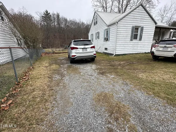 $90,000 | 229 Burnette Street, Richlands, VA 24641