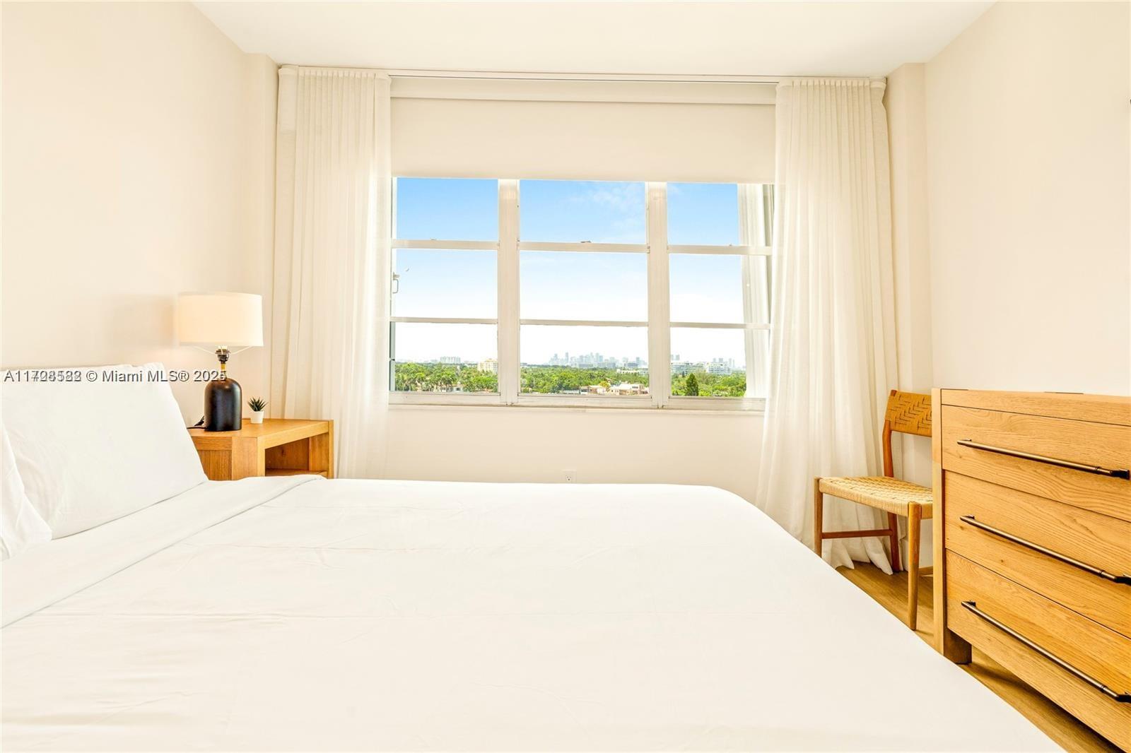 5161 Collins Avenue, Unit 1006 Miami Beach, FL 33140 - Photo 12 of 37