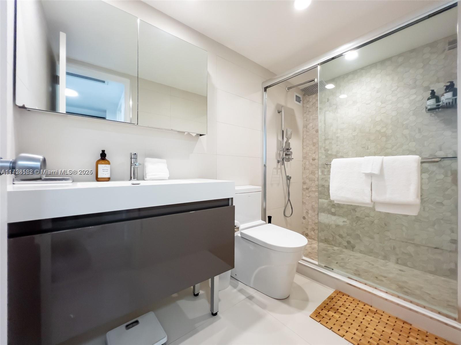 5161 Collins Avenue, Unit 1006 Miami Beach, FL 33140 - Photo 17 of 37