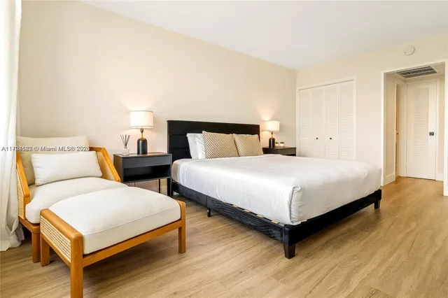 $5,500 | 5161 Collins Avenue, Unit 1006, Miami Beach, FL 33140