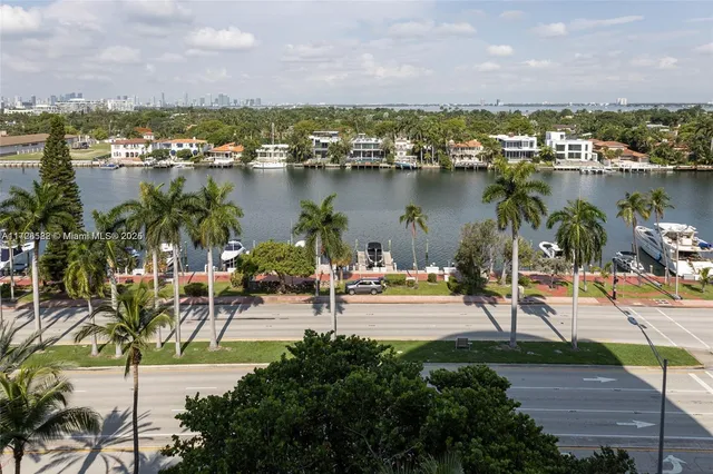 $5,500 | 5161 Collins Avenue, Unit 1006, Miami Beach, FL 33140