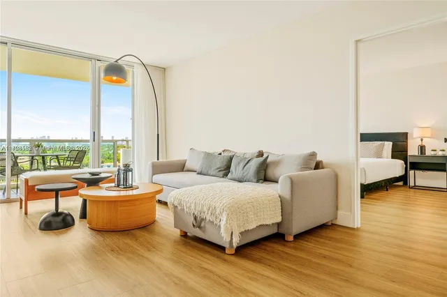 $5,500 | 5161 Collins Avenue, Unit 1006, Miami Beach, FL 33140