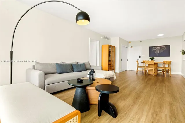 $5,500 | 5161 Collins Avenue, Unit 1006, Miami Beach, FL 33140