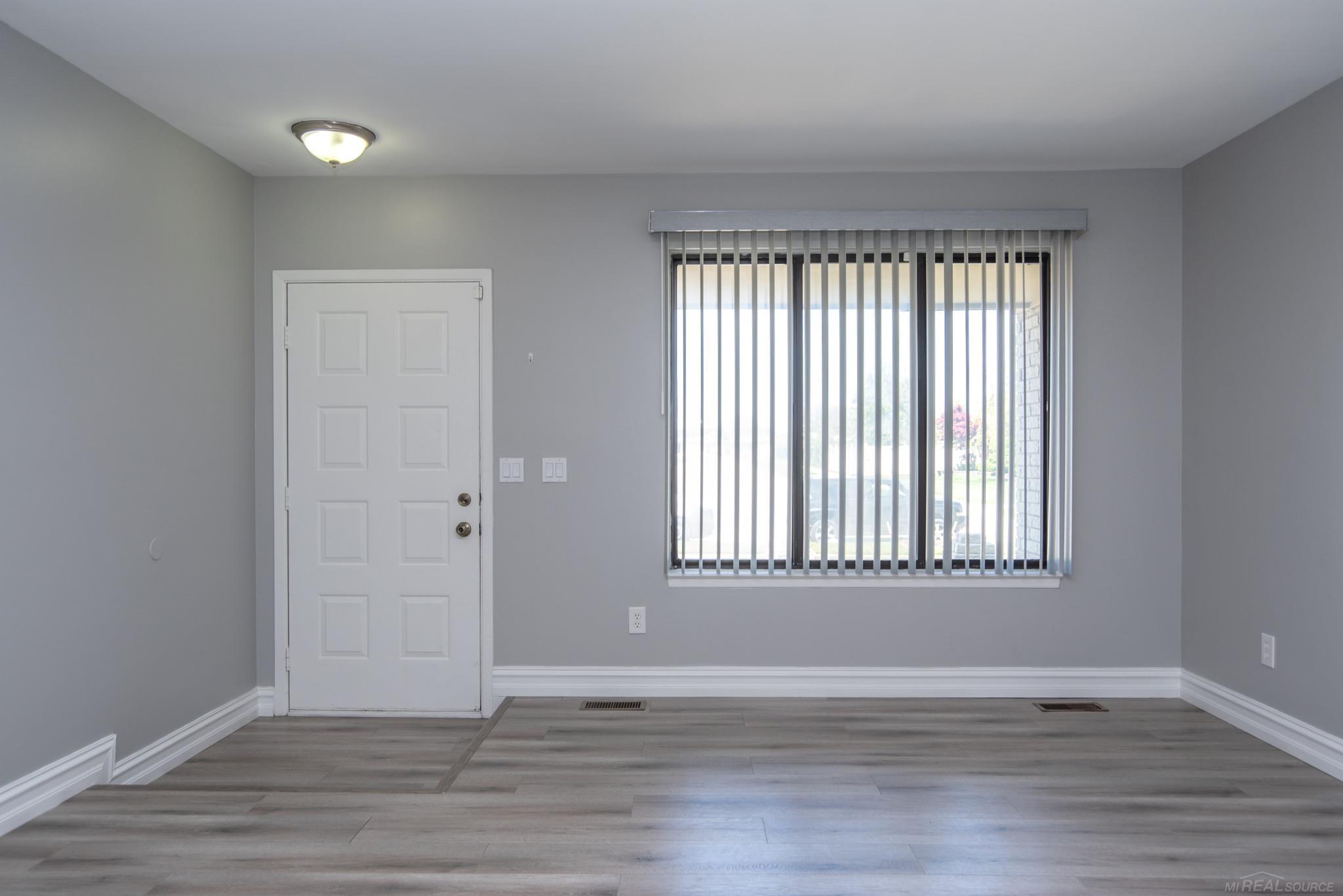 3088 Elmcrest Road Sterling Heights, MI 48310 - Photo 4 of 50 50174668-59fb1a55-c9dc-4613-9594-9e69c15c9784.JPG