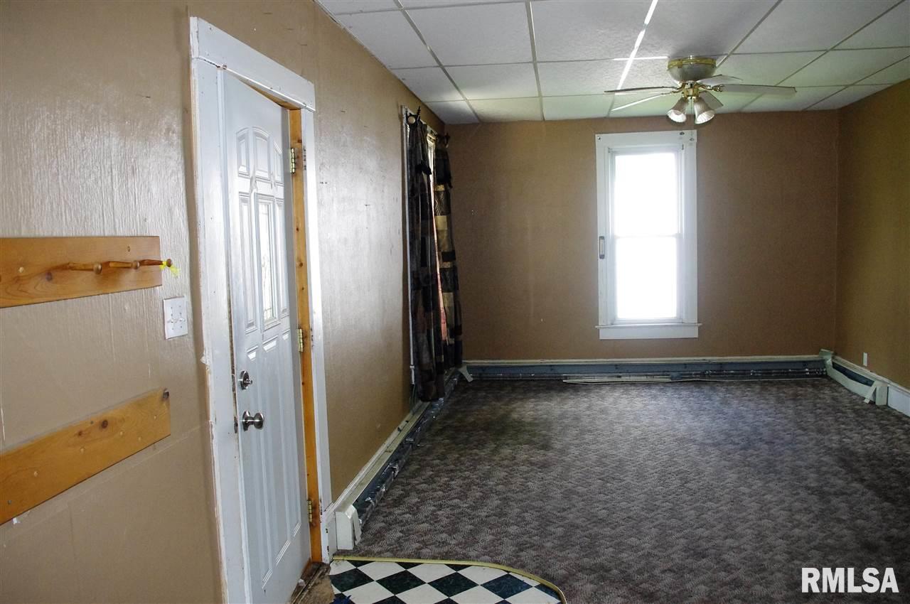 378 North Rile Street Bushnell, IL 61422 - Photo 3 of 33