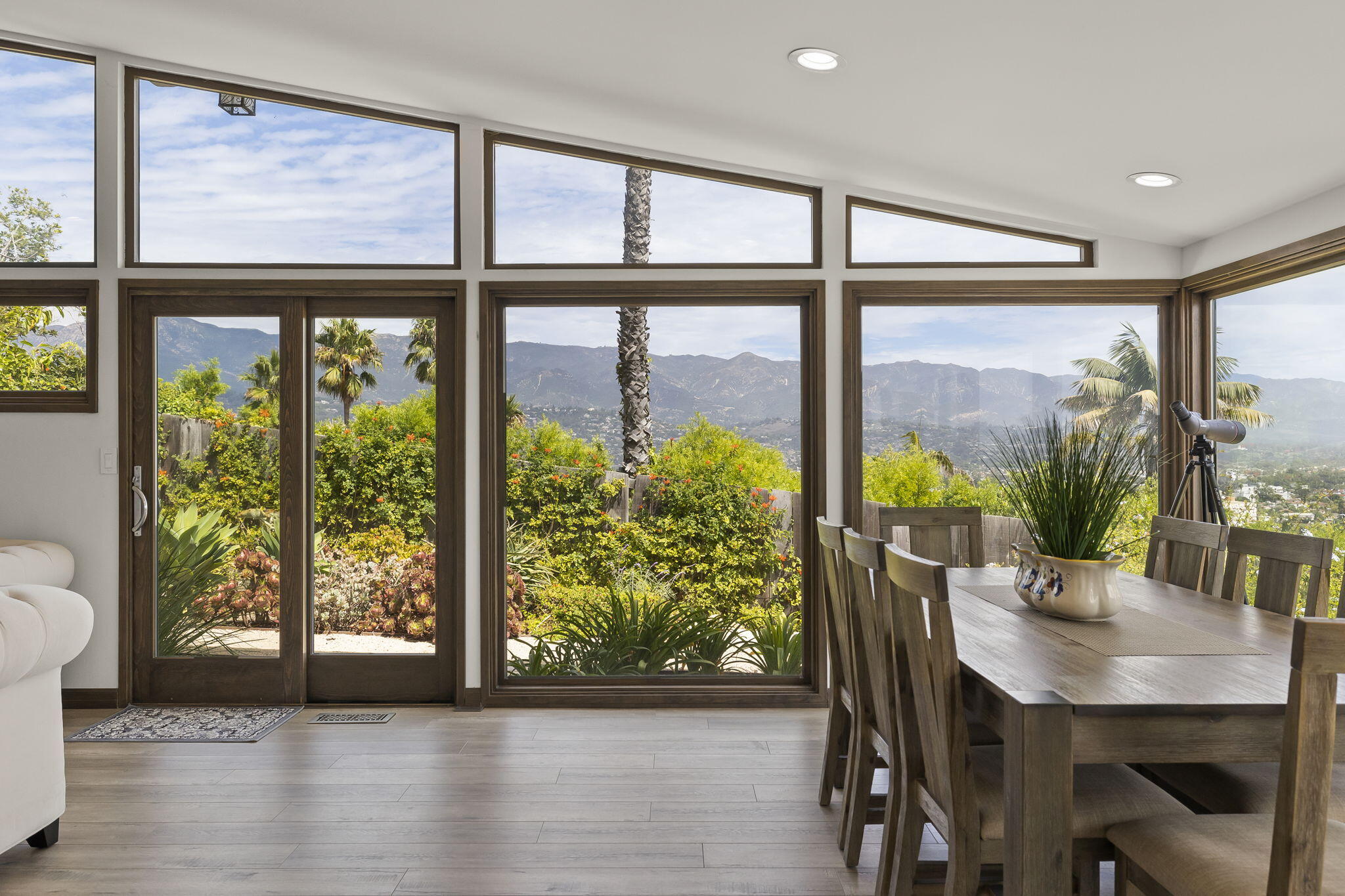 550 Miramonte Drive Santa Barbara, CA 93109 - Photo 17 of 83 15-web-or-mls-UpmarketMedia_550Mir-96