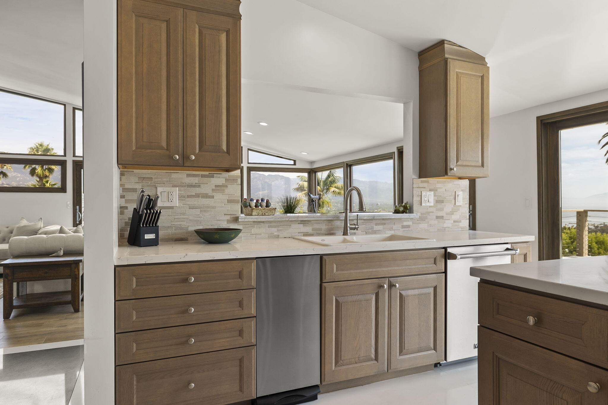 550 Miramonte Drive Santa Barbara, CA 93109 - Photo 28 of 83 26-web-or-mls-UpmarketMedia_550Mir-126