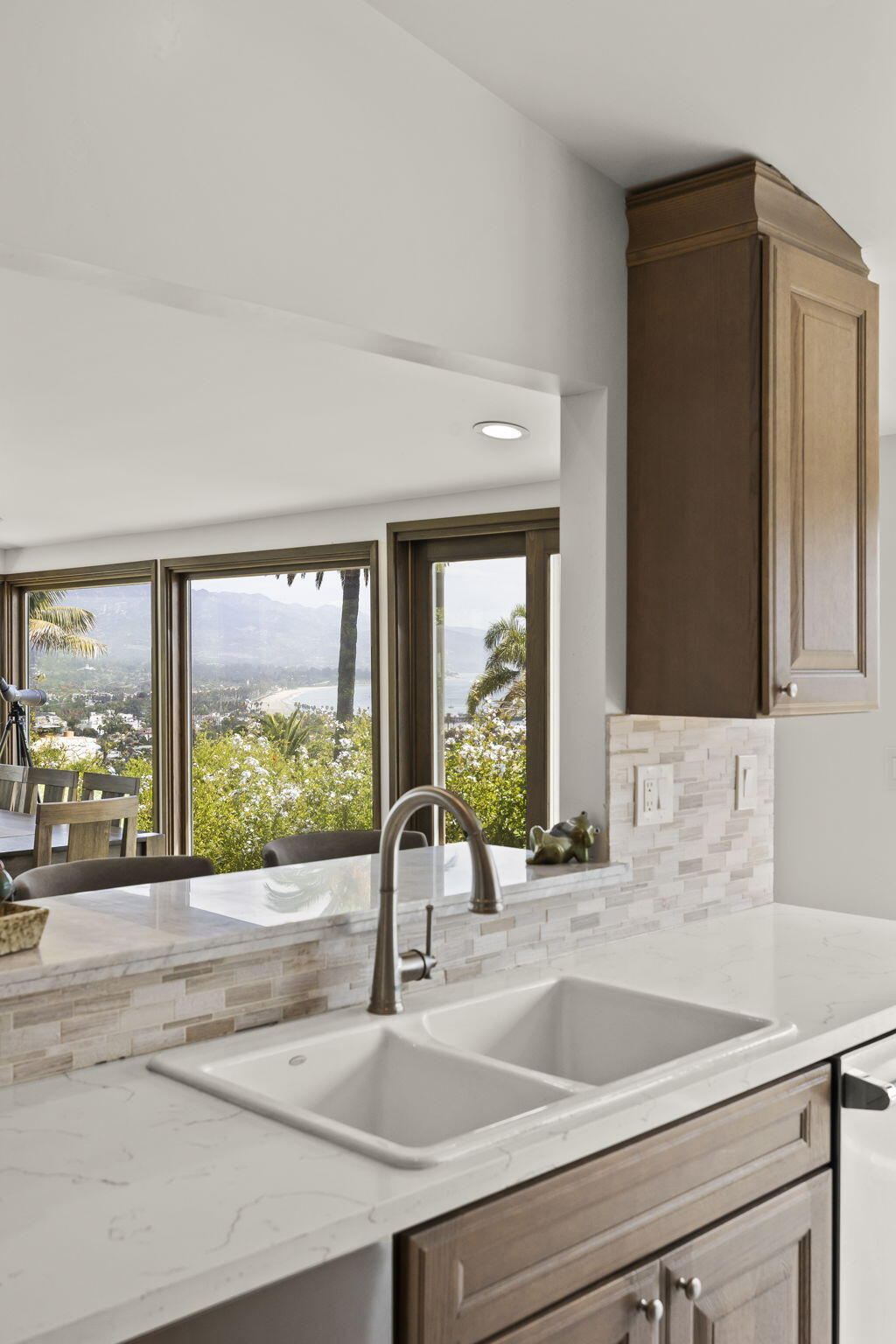 550 Miramonte Drive Santa Barbara, CA 93109 - Photo 32 of 83 30-web-or-mls-UpmarketMedia_550Mir-141