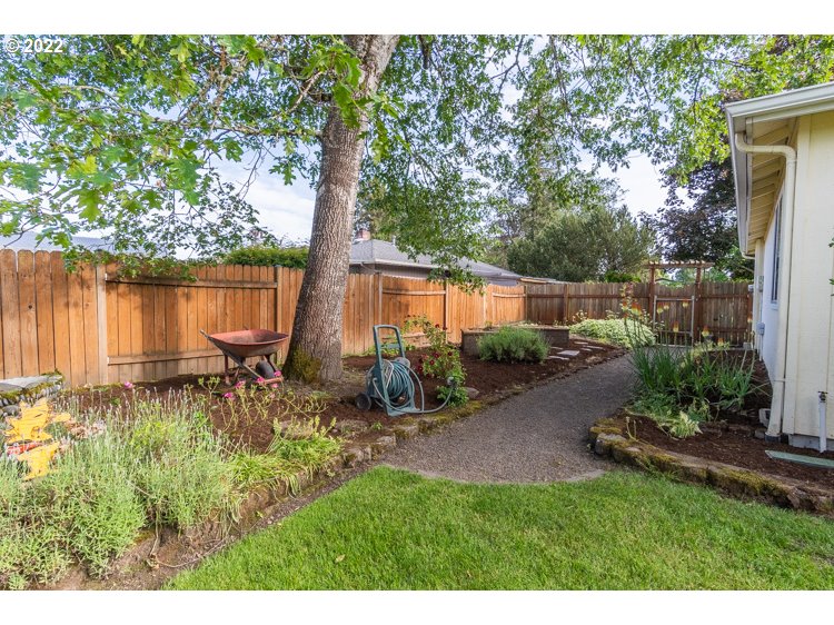 975 Southwest Perfecta Avenue Beaverton, OR 97005 - Photo 17 of 19 Gallery Image 17