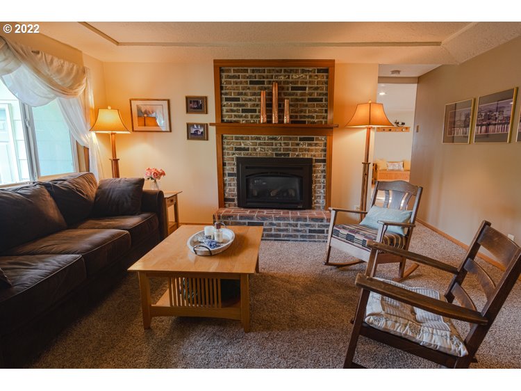 975 Southwest Perfecta Avenue Beaverton, OR 97005 - Photo 2 of 19 Gallery Image 2