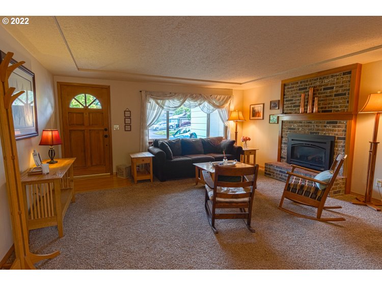 975 Southwest Perfecta Avenue Beaverton, OR 97005 - Photo 3 of 19 Gallery Image 3