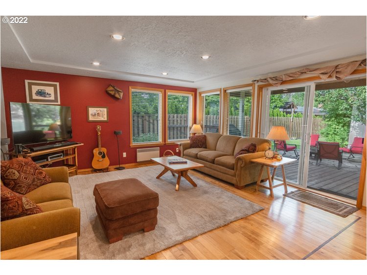 975 Southwest Perfecta Avenue Beaverton, OR 97005 - Photo 6 of 19 Gallery Image 6