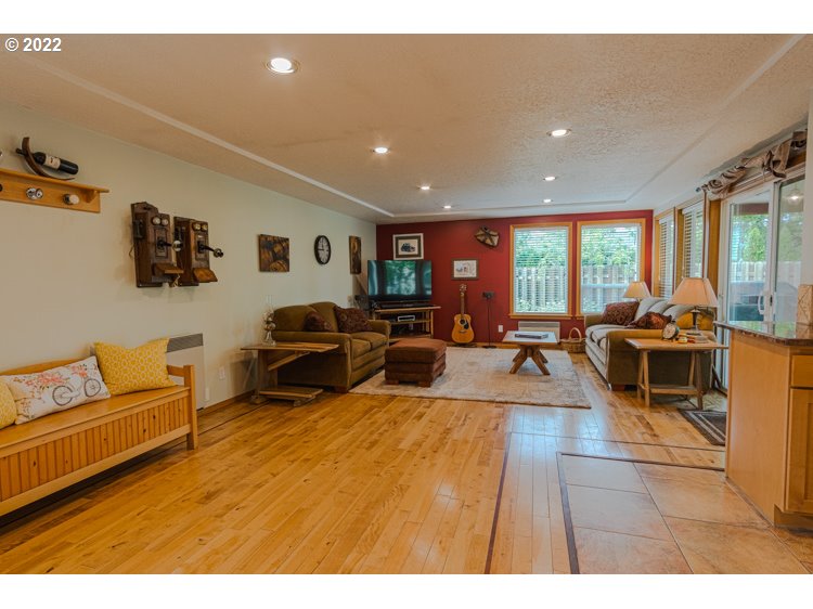 975 Southwest Perfecta Avenue Beaverton, OR 97005 - Photo 7 of 19 Gallery Image 7
