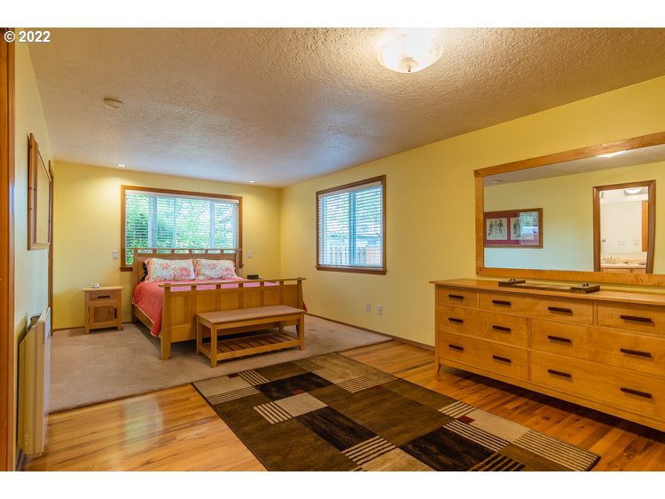 975 Southwest Perfecta Avenue Beaverton, OR 97005 - Photo 8 of 19 Gallery Image 8