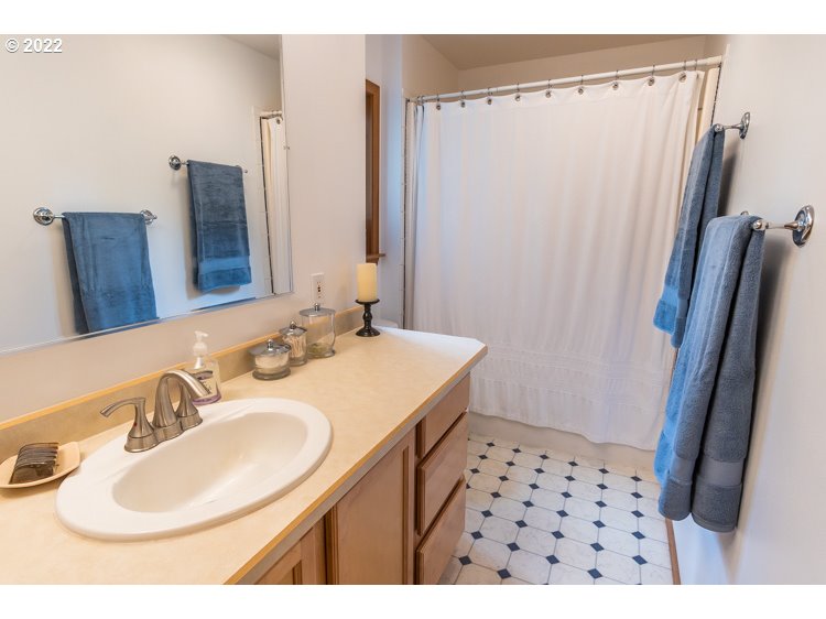 975 Southwest Perfecta Avenue Beaverton, OR 97005 - Photo 9 of 19 Gallery Image 9