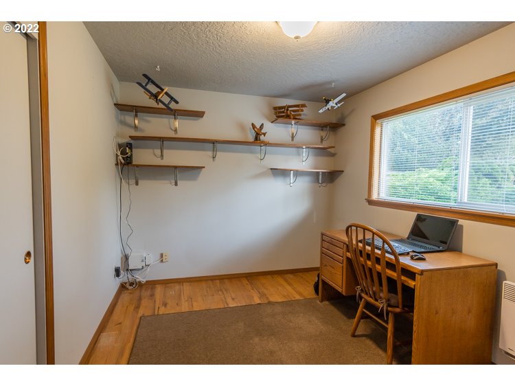 975 Southwest Perfecta Avenue Beaverton, OR 97005 - Photo 10 of 19 Gallery Image 10