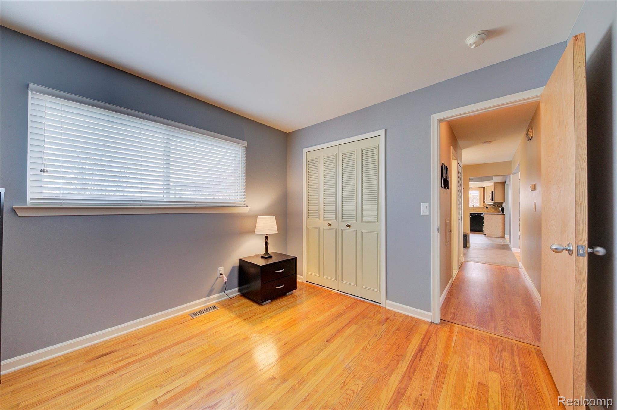 44151 Arlington Road Canton, MI 48187 - Photo 5 of 29 5 Bedroom 1.jpg