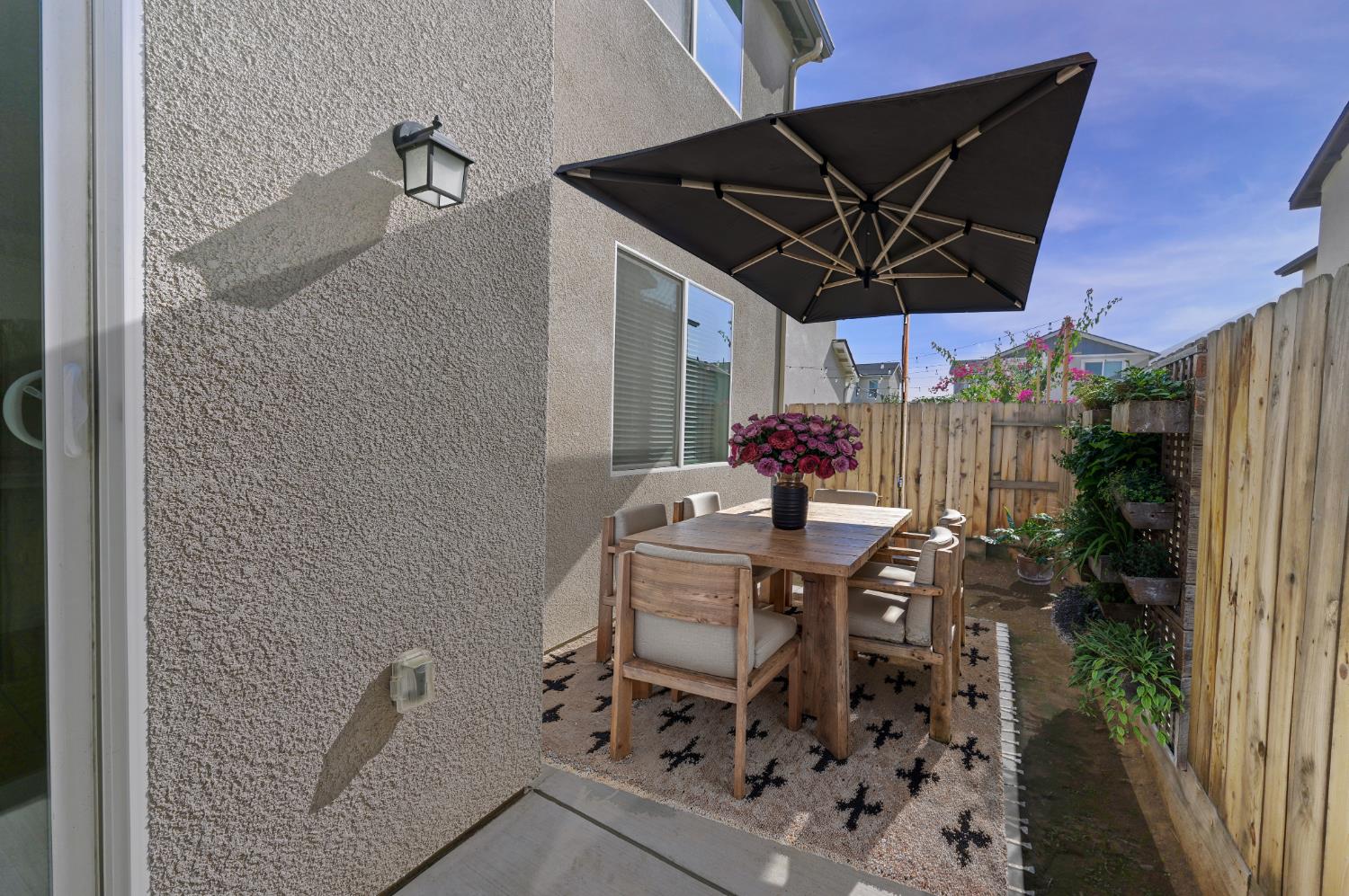 2273 North Raleigh Drive Fresno, CA 93727 - Photo 29 of 29 a view of a chairs and table in a patio
