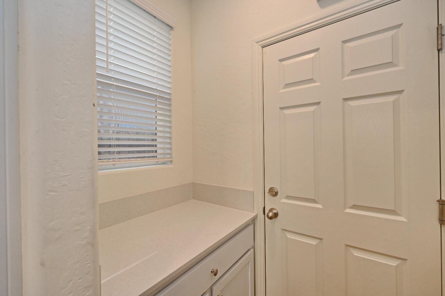 2273 North Raleigh Drive Fresno, CA 93727 - Photo 9 of 29 a bathroom with a shower