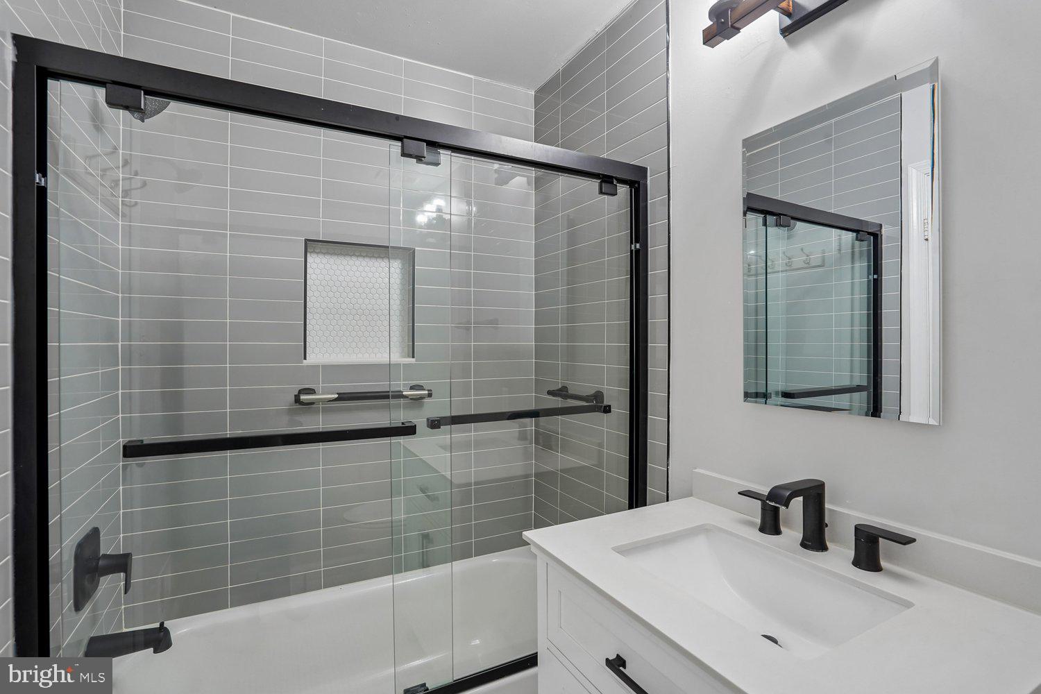 8320 Telegraph Road Lorton, VA 22079 - Photo 16 of 34 Bath