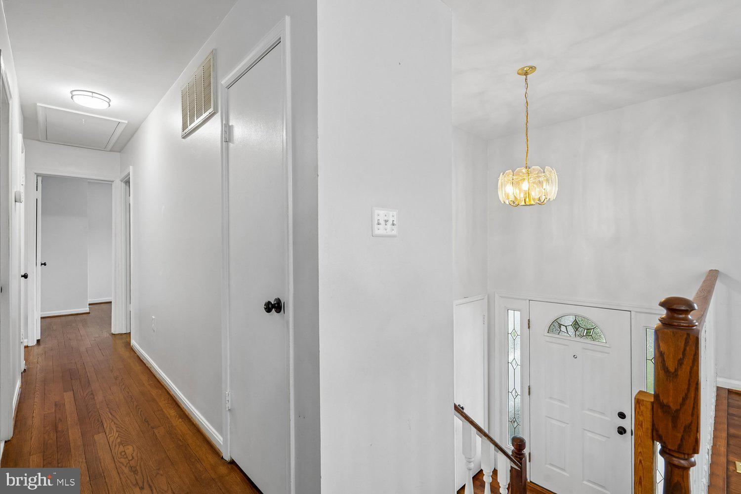 8320 Telegraph Road Lorton, VA 22079 - Photo 2 of 34 Entry/Hall