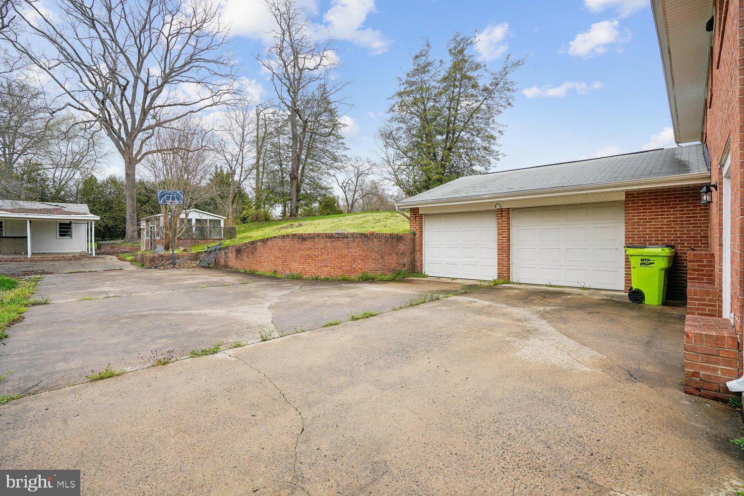 8320 Telegraph Road Lorton, VA 22079 - Photo 23 of 34 Garage/Back Yard