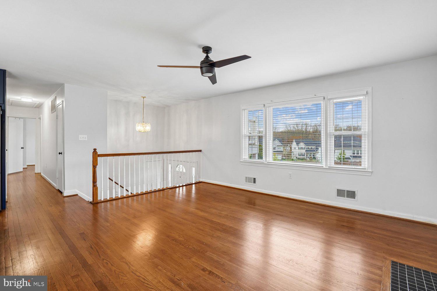 8320 Telegraph Road Lorton, VA 22079 - Photo 3 of 34 Living Room