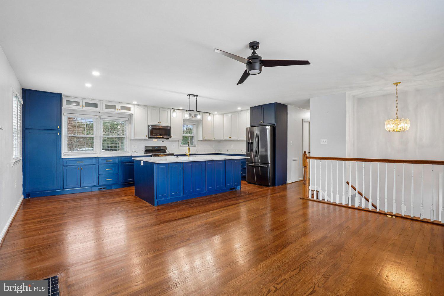 8320 Telegraph Road Lorton, VA 22079 - Photo 5 of 34 Living Room