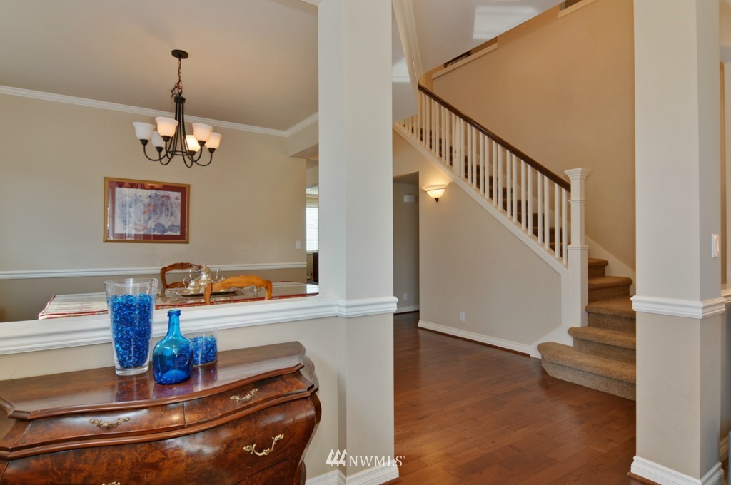 4727 Northeast 2nd Street Renton, WA 98059 - Photo 2 of 20